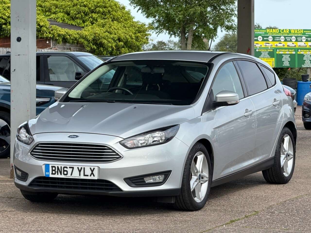 A 2017 FORD FOCUS 1.0T EcoBoost Zetec Edition Hatchback 5dr Petrol Manual Euro 6 (s/s) (125 p A 2017 FORD FOCUS 1.0T EcoBoost Zetec Edition Hatchback 5dr Petrol Manual Euro 6 (s/s) (125 p