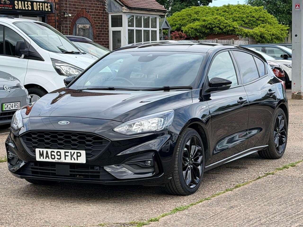 A 2019 FORD FOCUS 1.0T EcoBoost ST-Line X Hatchback 5dr Petrol Manual Euro 6 (s/s) (125 ps) * A 2019 FORD FOCUS 1.0T EcoBoost ST-Line X Hatchback 5dr Petrol Manual Euro 6 (s/s) (125 ps) *