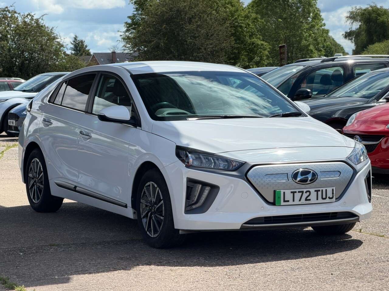 A 2022 HYUNDAI IONIQ 38.3kWh Premium SE Hatchback 5dr Electric Auto (136 ps) **SATNAV~LEATHER~SE A 2022 HYUNDAI IONIQ 38.3kWh Premium SE Hatchback 5dr Electric Auto (136 ps) **SATNAV~LEATHER~SE