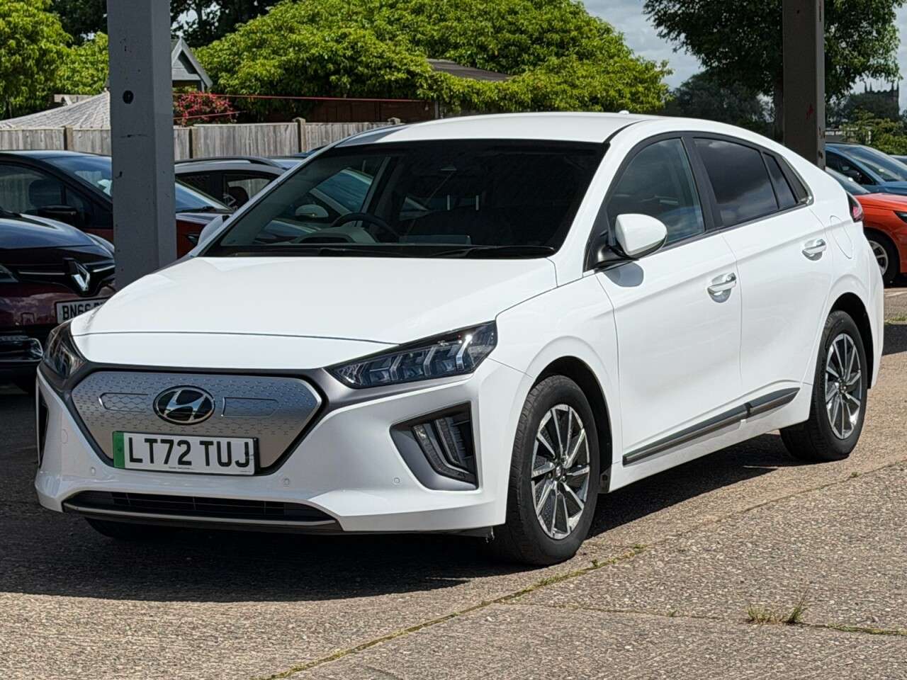 A 2022 HYUNDAI IONIQ 38.3kWh Premium SE Hatchback 5dr Electric Auto (136 ps) **SATNAV~LEATHER~SE A 2022 HYUNDAI IONIQ 38.3kWh Premium SE Hatchback 5dr Electric Auto (136 ps) **SATNAV~LEATHER~SE