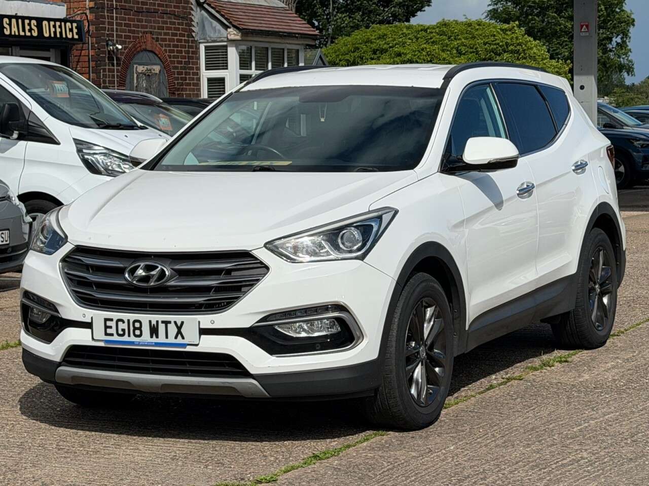 A 2018 HYUNDAI SANTA FE 2.2 CRDi Blue Drive Premium SUV 5dr Diesel Auto 4WD Euro 6 (s/s) (200 ps) * A 2018 HYUNDAI SANTA FE 2.2 CRDi Blue Drive Premium SUV 5dr Diesel Auto 4WD Euro 6 (s/s) (200 ps) *