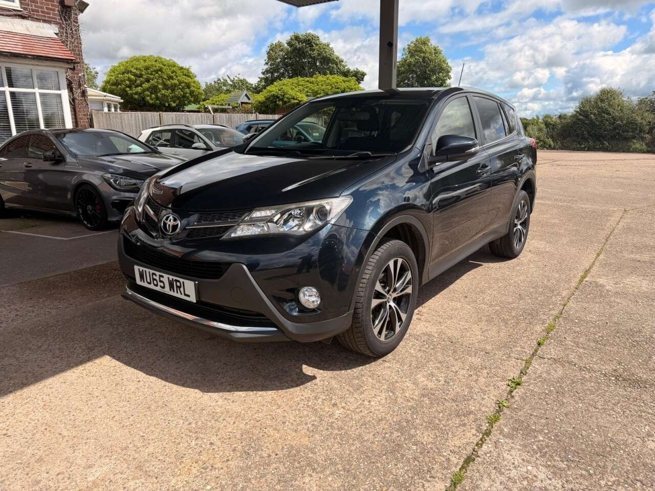 A 2015 TOYOTA RAV4 2.0 D-4D Icon SUV 5dr Diesel Manual 2WD Euro 5 (s/s) (124 ps) **HPI CLEAR ~ A 2015 TOYOTA RAV4 2.0 D-4D Icon SUV 5dr Diesel Manual 2WD Euro 5 (s/s) (124 ps) **HPI CLEAR ~