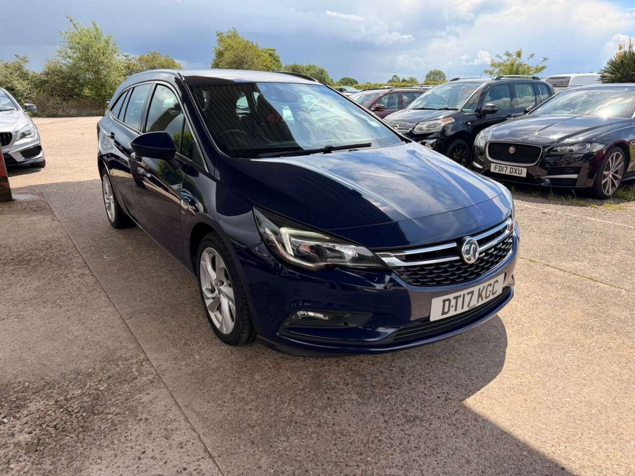 A 2017 VAUXHALL ASTRA 1.6 CDTi SRi Nav Sports Tourer 5dr Diesel Manual Euro 6 (110 ps) **HPI CLEA A 2017 VAUXHALL ASTRA 1.6 CDTi SRi Nav Sports Tourer 5dr Diesel Manual Euro 6 (110 ps) **HPI CLEA