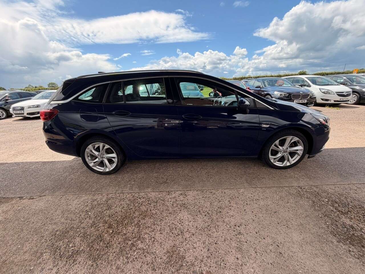 A 2017 VAUXHALL ASTRA 1.6 CDTi SRi Nav Sports Tourer 5dr Diesel Manual Euro 6 (110 ps) **HPI CLEA A 2017 VAUXHALL ASTRA 1.6 CDTi SRi Nav Sports Tourer 5dr Diesel Manual Euro 6 (110 ps) **HPI CLEA