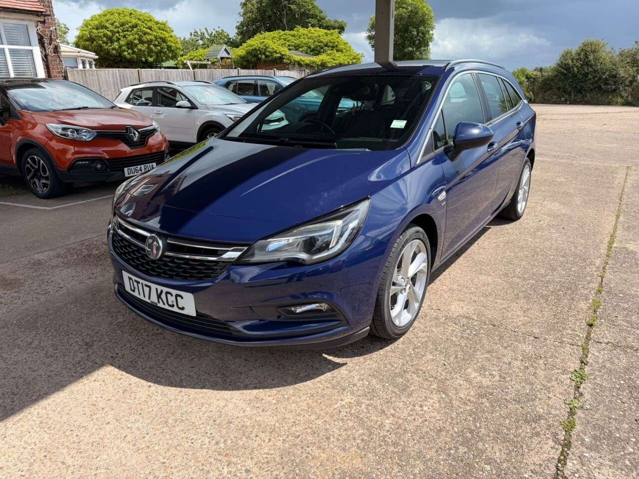 A 2017 VAUXHALL ASTRA 1.6 CDTi SRi Nav Sports Tourer 5dr Diesel Manual Euro 6 (110 ps) **HPI CLEA A 2017 VAUXHALL ASTRA 1.6 CDTi SRi Nav Sports Tourer 5dr Diesel Manual Euro 6 (110 ps) **HPI CLEA