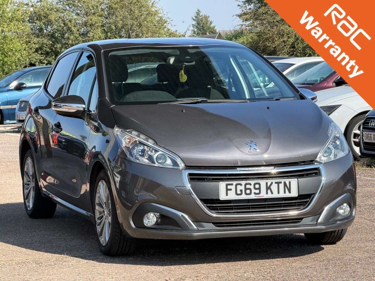 A 2019 PEUGEOT 208 1.2 PureTech Signature Hatchback 5dr Petrol Manual Euro 6 (s/s) (82 ps) **H A 2019 PEUGEOT 208 1.2 PureTech Signature Hatchback 5dr Petrol Manual Euro 6 (s/s) (82 ps) **H