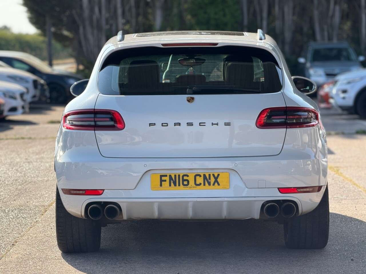 2016 PORSCHE MACAN 2016 PORSCHE MACAN