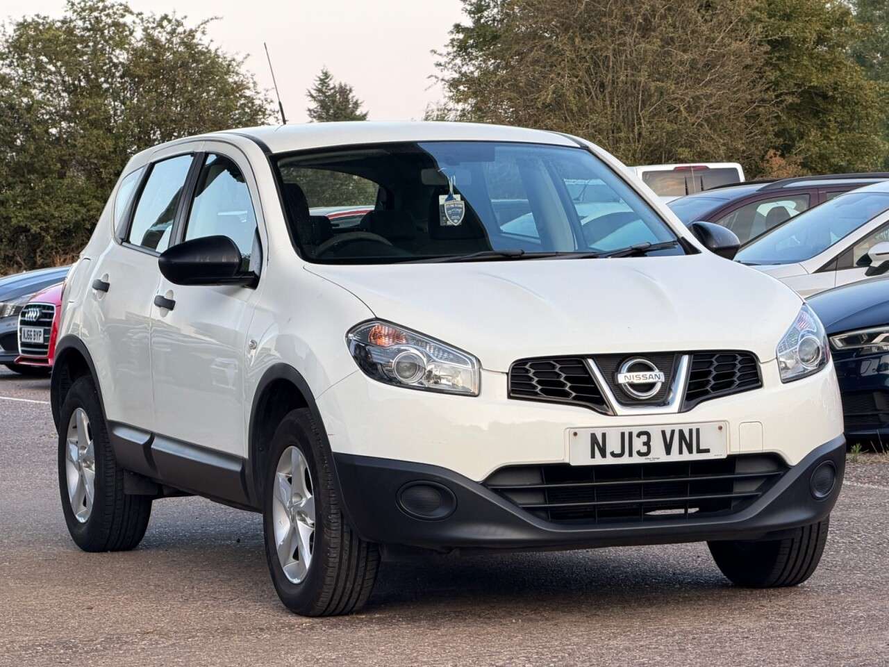 A 2013 NISSAN QASHQAI 1.6 Visia SUV 5dr Petrol Manual 2WD Euro 5 (s/s) (117 ps) **HPI CLEAR~FRESH A 2013 NISSAN QASHQAI 1.6 Visia SUV 5dr Petrol Manual 2WD Euro 5 (s/s) (117 ps) **HPI CLEAR~FRESH