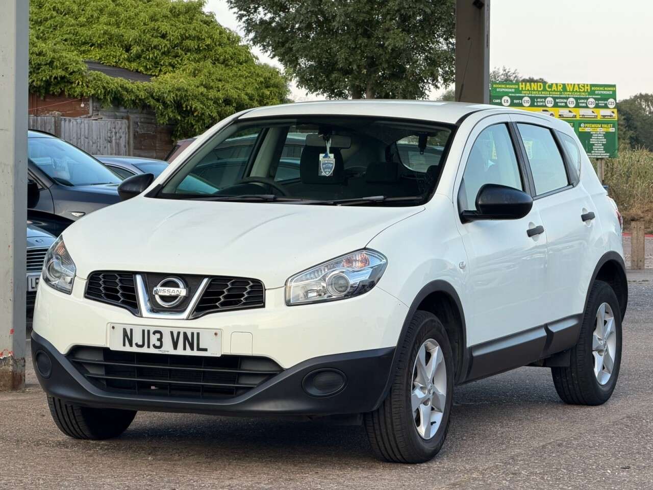 A 2013 NISSAN QASHQAI 1.6 Visia SUV 5dr Petrol Manual 2WD Euro 5 (s/s) (117 ps) **HPI CLEAR~FRESH A 2013 NISSAN QASHQAI 1.6 Visia SUV 5dr Petrol Manual 2WD Euro 5 (s/s) (117 ps) **HPI CLEAR~FRESH