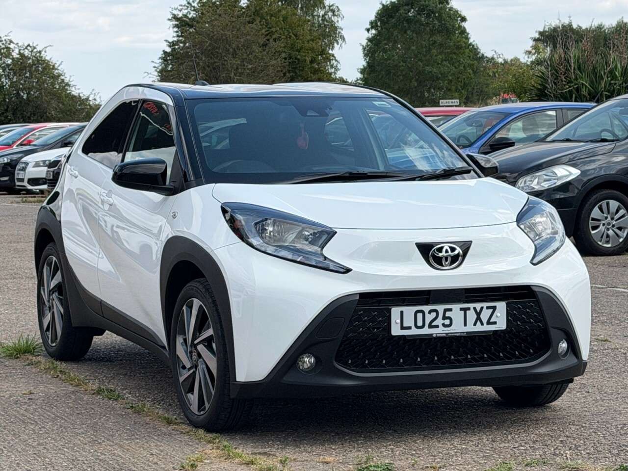 A 2025 TOYOTA AYGO X 1.0 VVT-i Edge Hatchback 5dr Petrol x-shift Euro 6 (s/s) (72 ps) **FRESH MO A 2025 TOYOTA AYGO X 1.0 VVT-i Edge Hatchback 5dr Petrol x-shift Euro 6 (s/s) (72 ps) **FRESH MO