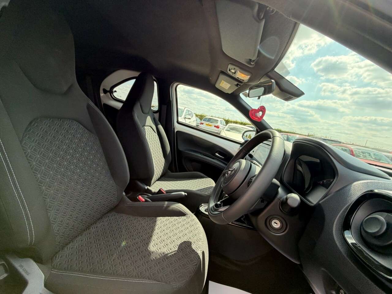 2025 TOYOTA AYGO X 2025 TOYOTA AYGO X