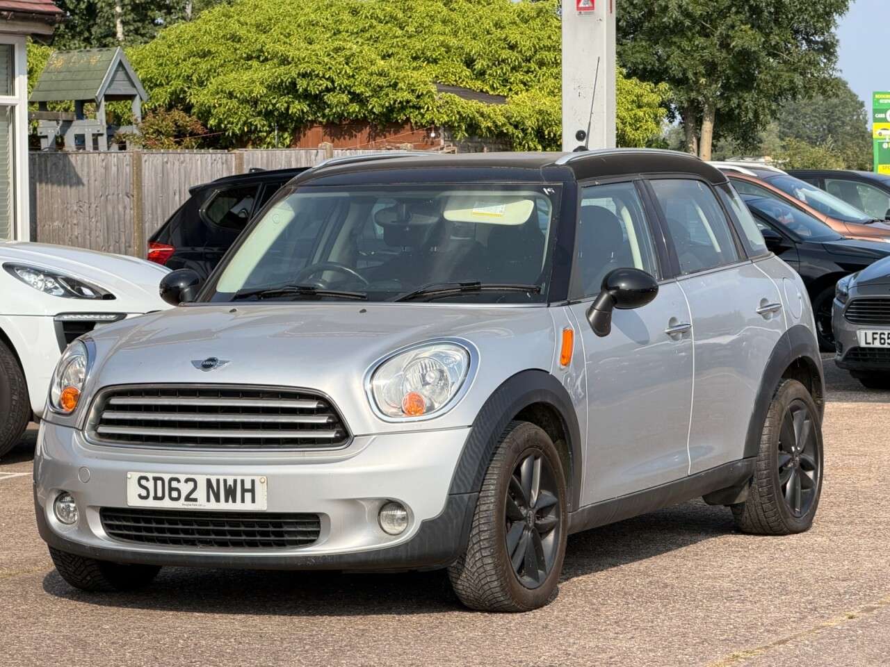 A 2012 MINI COUNTRYMAN 1.6 Cooper SUV 5dr Petrol Manual Euro 5 (s/s) (122 ps) **HPI CLEAR~FRESH MO A 2012 MINI COUNTRYMAN 1.6 Cooper SUV 5dr Petrol Manual Euro 5 (s/s) (122 ps) **HPI CLEAR~FRESH MO