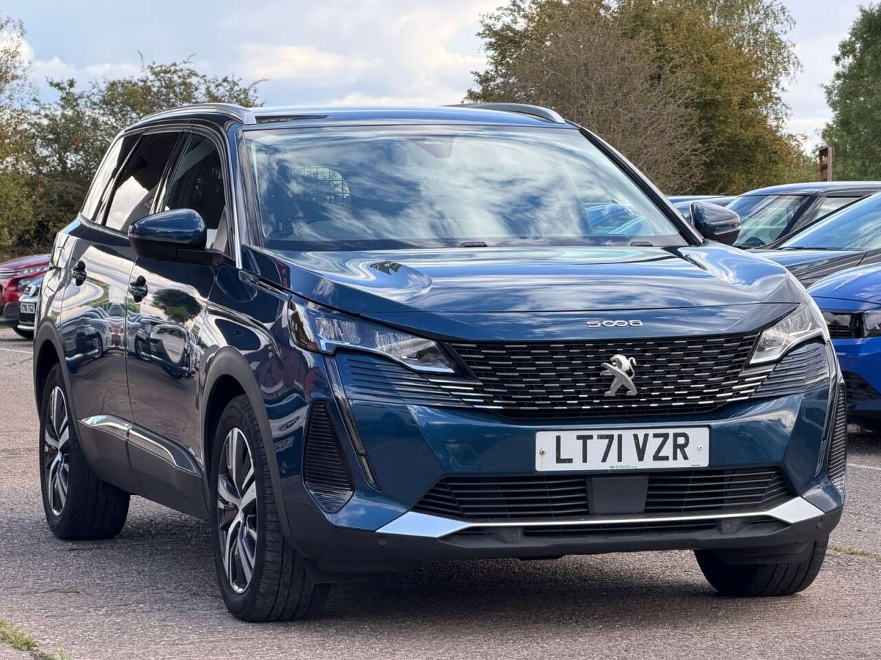 A 2021 PEUGEOT 5008 1.5 BlueHDi Allure Premium SUV 5dr Diesel Manual Euro 6 (s/s) (130 ps) **HP A 2021 PEUGEOT 5008 1.5 BlueHDi Allure Premium SUV 5dr Diesel Manual Euro 6 (s/s) (130 ps) **HP