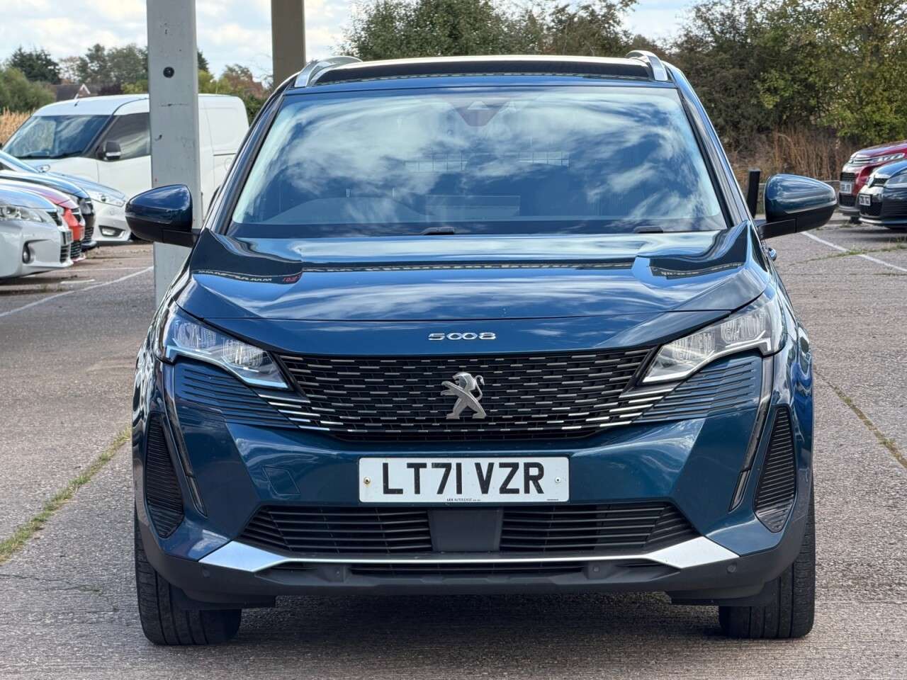 A 2021 PEUGEOT 5008 1.5 BlueHDi Allure Premium SUV 5dr Diesel Manual Euro 6 (s/s) (130 ps) **HP A 2021 PEUGEOT 5008 1.5 BlueHDi Allure Premium SUV 5dr Diesel Manual Euro 6 (s/s) (130 ps) **HP