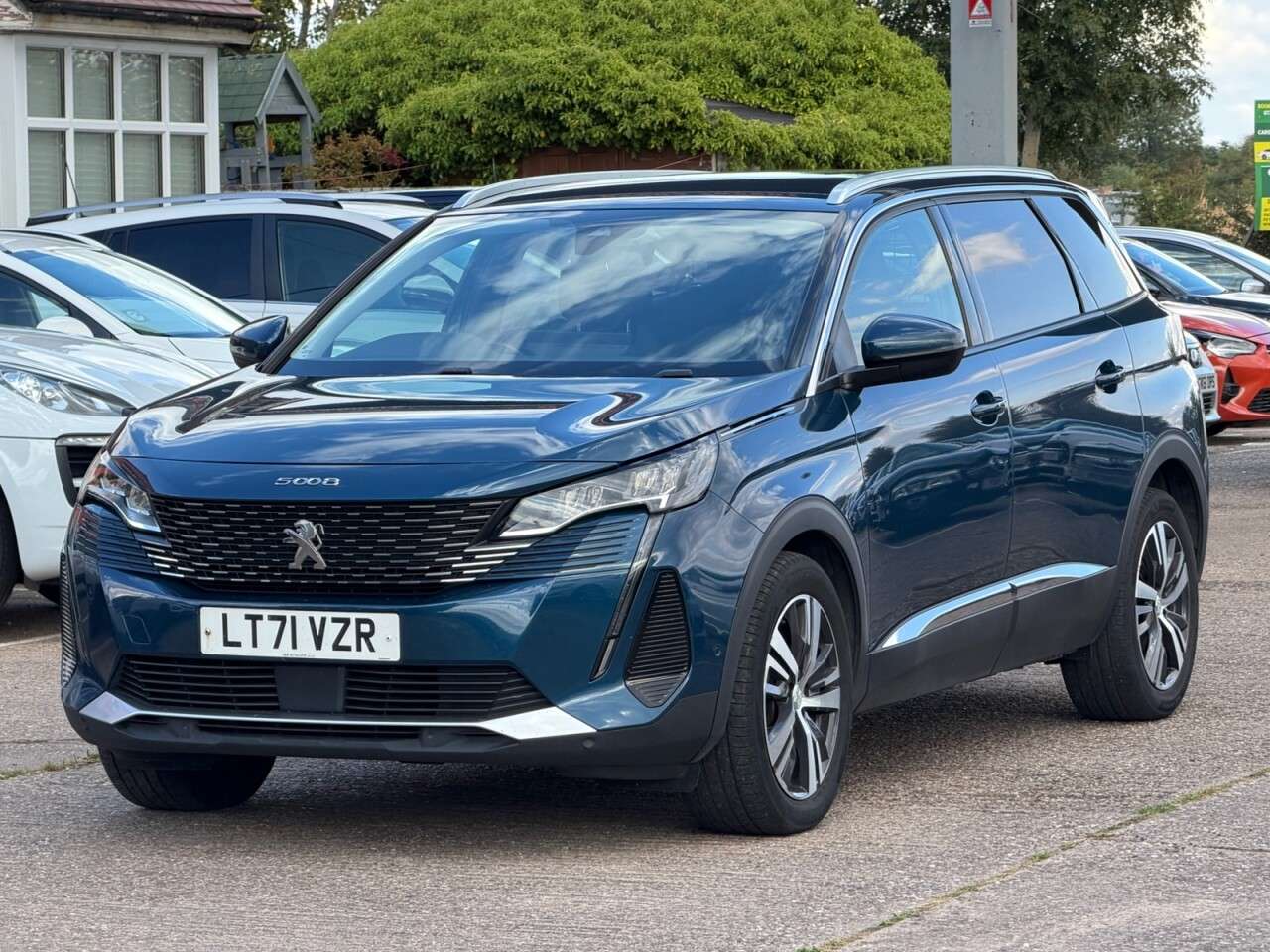 A 2021 PEUGEOT 5008 1.5 BlueHDi Allure Premium SUV 5dr Diesel Manual Euro 6 (s/s) (130 ps) **HP A 2021 PEUGEOT 5008 1.5 BlueHDi Allure Premium SUV 5dr Diesel Manual Euro 6 (s/s) (130 ps) **HP