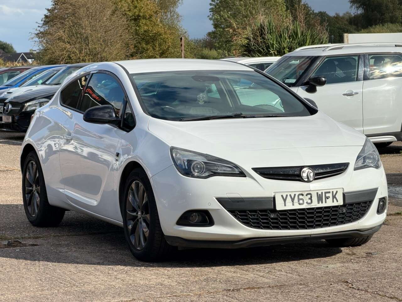 A 2013 VAUXHALL ASTRA GTC 1.6T 16V SRi Coupe 3dr Petrol Manual Euro 5 (180 ps) **SENSORS~FRESH MOT + A 2013 VAUXHALL ASTRA GTC 1.6T 16V SRi Coupe 3dr Petrol Manual Euro 5 (180 ps) **SENSORS~FRESH MOT +