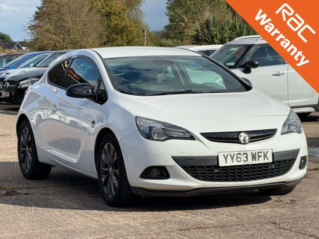A 2013 VAUXHALL ASTRA GTC 1.6T 16V SRi Coupe 3dr Petrol Manual Euro 5 (180 ps) **SENSORS~FRESH MOT + A 2013 VAUXHALL ASTRA GTC 1.6T 16V SRi Coupe 3dr Petrol Manual Euro 5 (180 ps) **SENSORS~FRESH MOT +