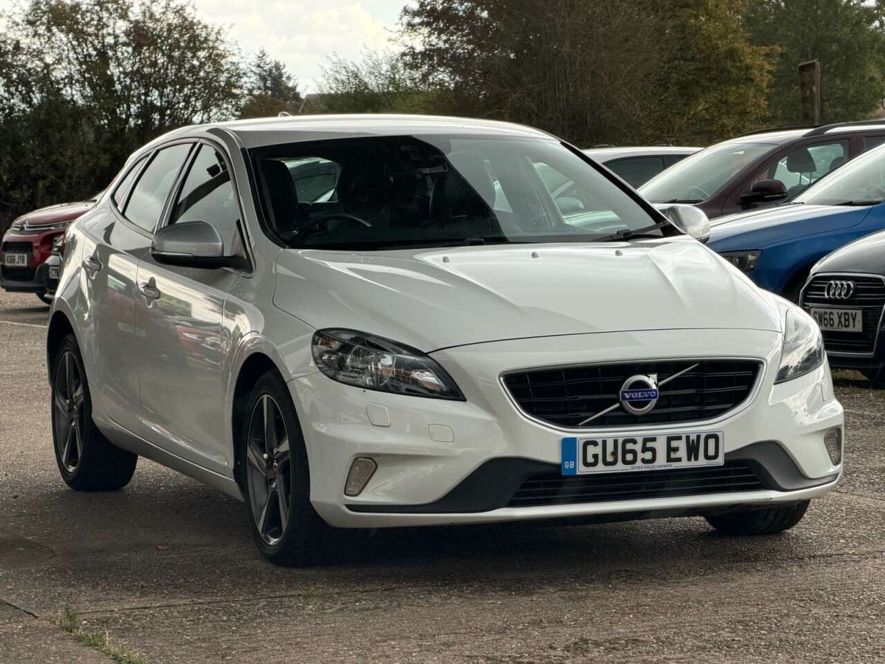 A 2015 VOLVO V40 2.0 T2 R-Design Hatchback 5dr Petrol Manual Euro 6 (s/s) (122 ps) **HPI CLE A 2015 VOLVO V40 2.0 T2 R-Design Hatchback 5dr Petrol Manual Euro 6 (s/s) (122 ps) **HPI CLE
