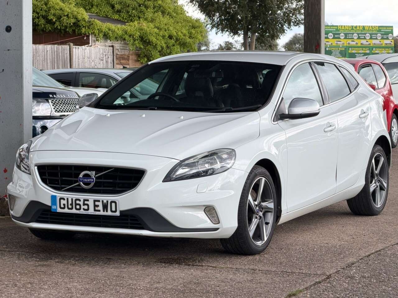 A 2015 VOLVO V40 2.0 T2 R-Design Hatchback 5dr Petrol Manual Euro 6 (s/s) (122 ps) **HPI CLE A 2015 VOLVO V40 2.0 T2 R-Design Hatchback 5dr Petrol Manual Euro 6 (s/s) (122 ps) **HPI CLE