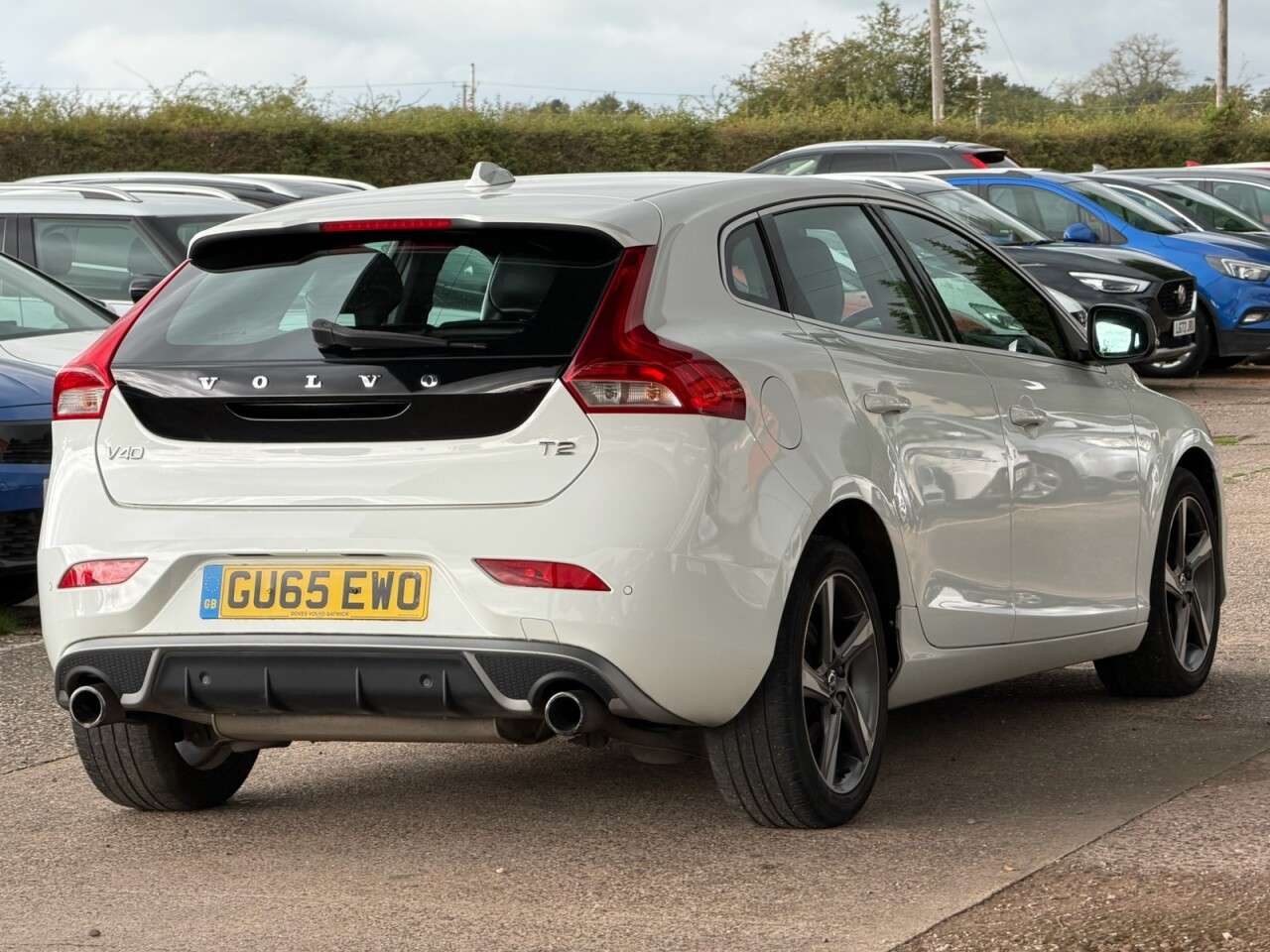 2015 VOLVO V40 2015 VOLVO V40