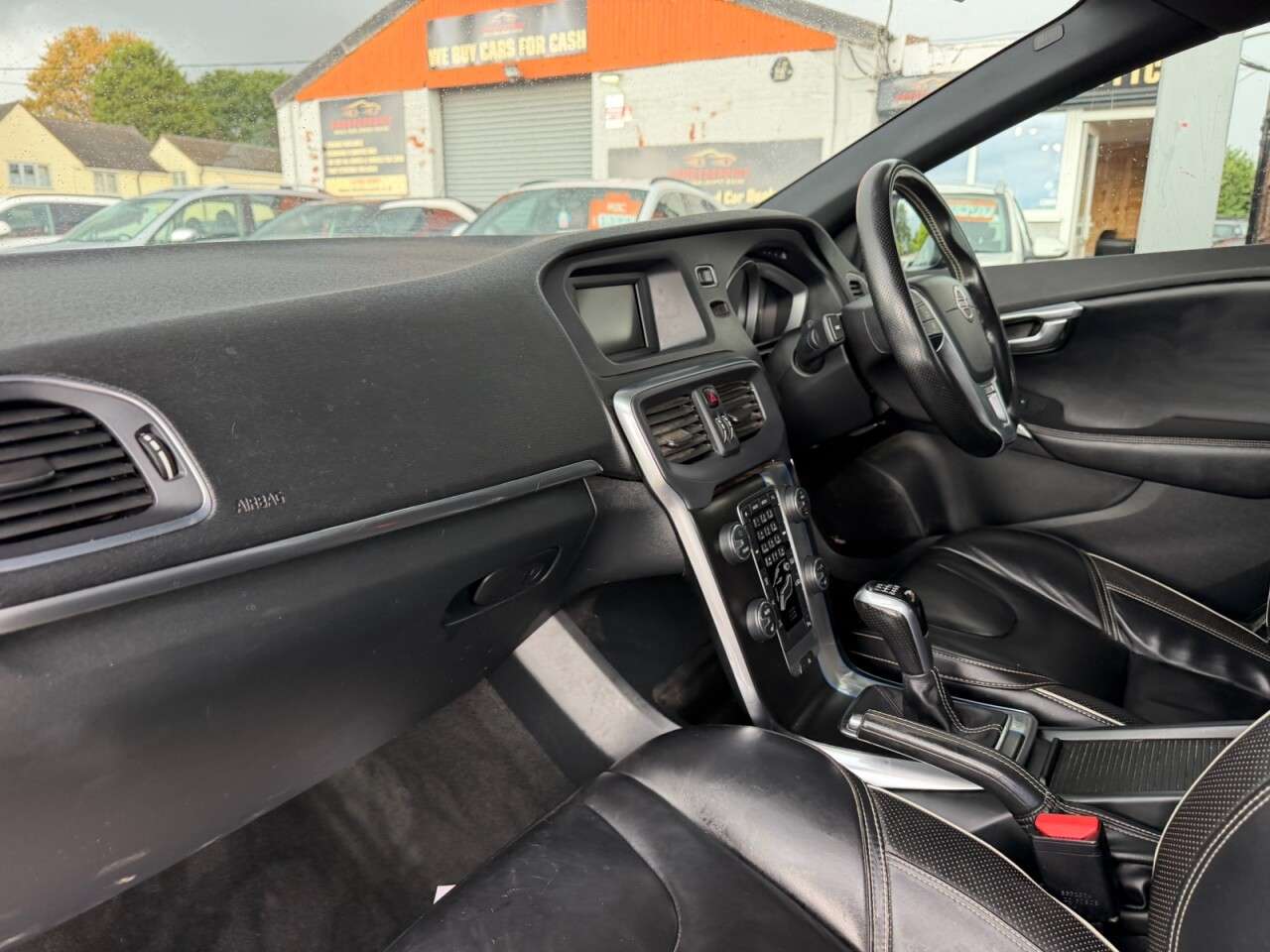 2015 VOLVO V40 2015 VOLVO V40