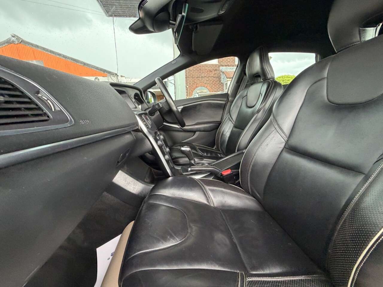 2015 VOLVO V40 2015 VOLVO V40