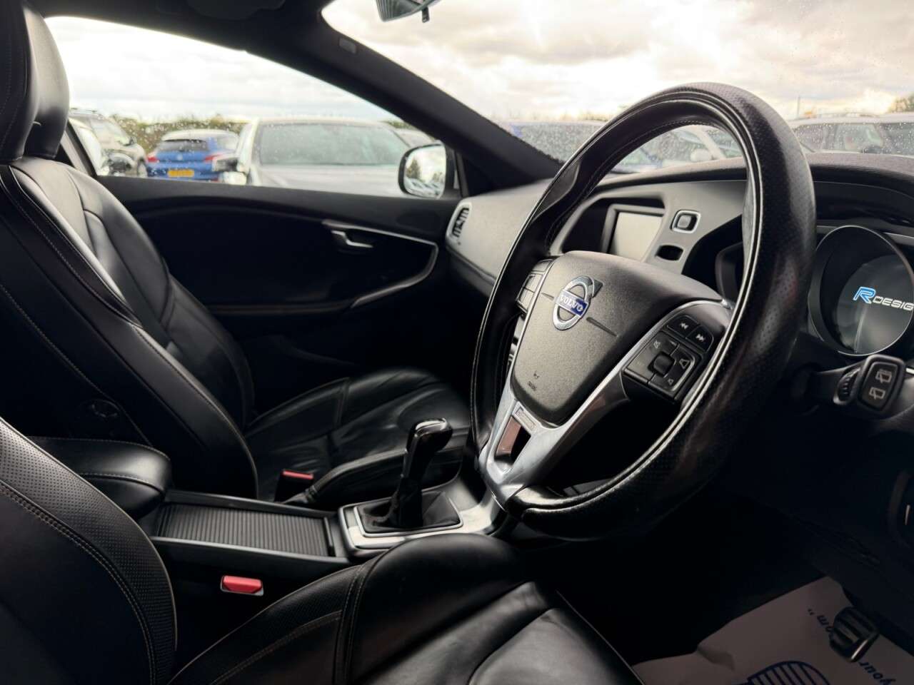 2015 VOLVO V40 2015 VOLVO V40