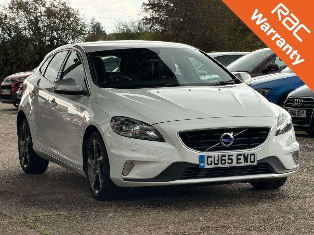 A 2015 VOLVO V40 2.0 T2 R-Design Hatchback 5dr Petrol Manual Euro 6 (s/s) (122 ps) **HPI CLE A 2015 VOLVO V40 2.0 T2 R-Design Hatchback 5dr Petrol Manual Euro 6 (s/s) (122 ps) **HPI CLE