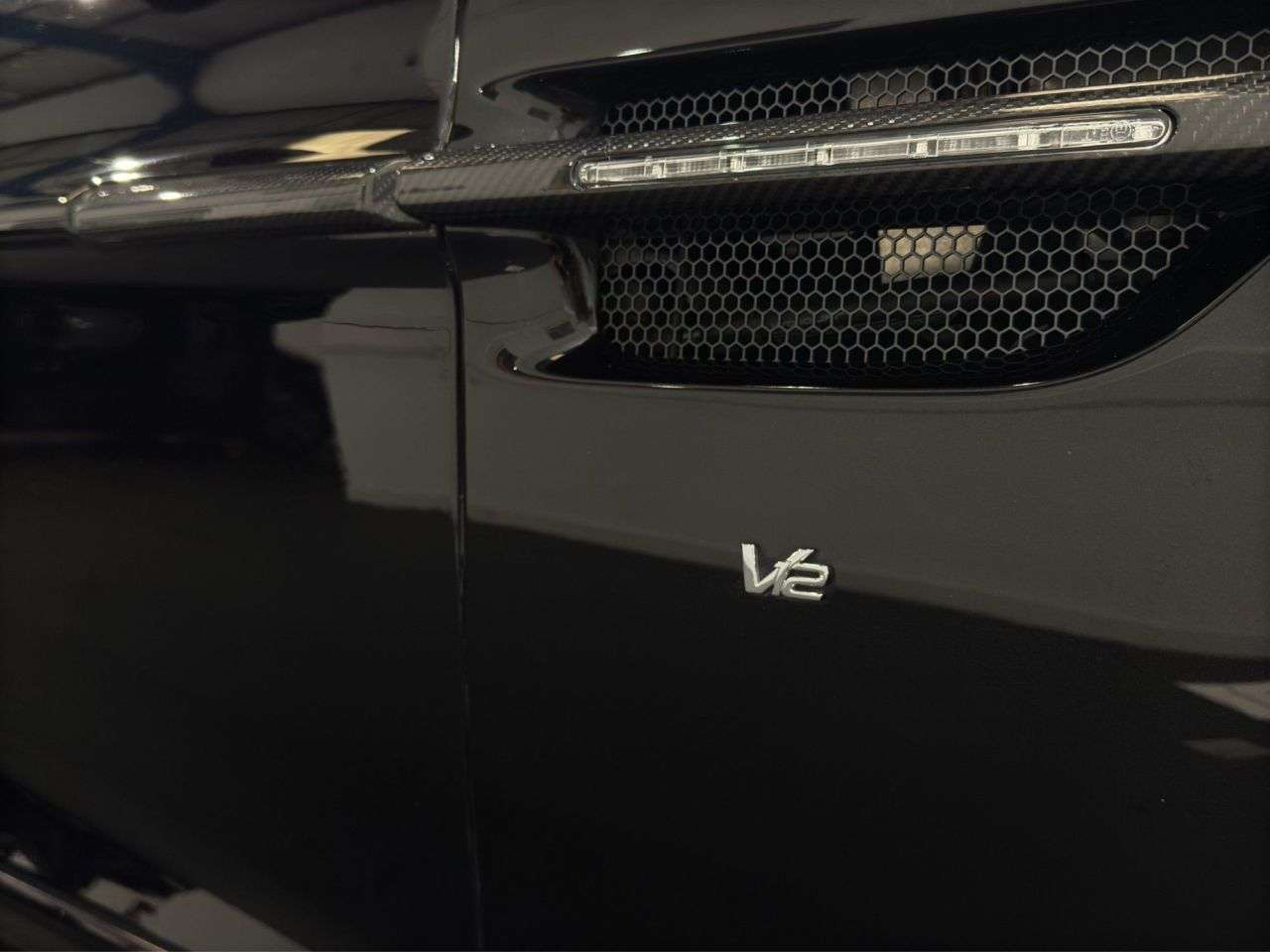 2017 ASTON MARTIN VANQUISH 2017 ASTON MARTIN VANQUISH