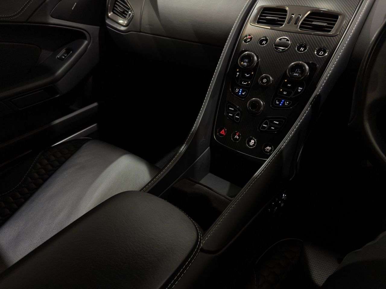 2017 ASTON MARTIN VANQUISH 2017 ASTON MARTIN VANQUISH