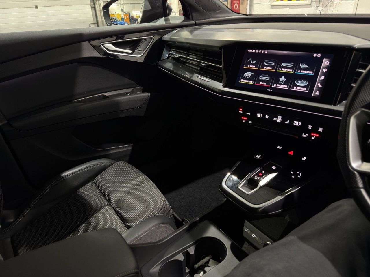 2021 AUDI Q4 E-TRON 2021 AUDI Q4 E-TRON