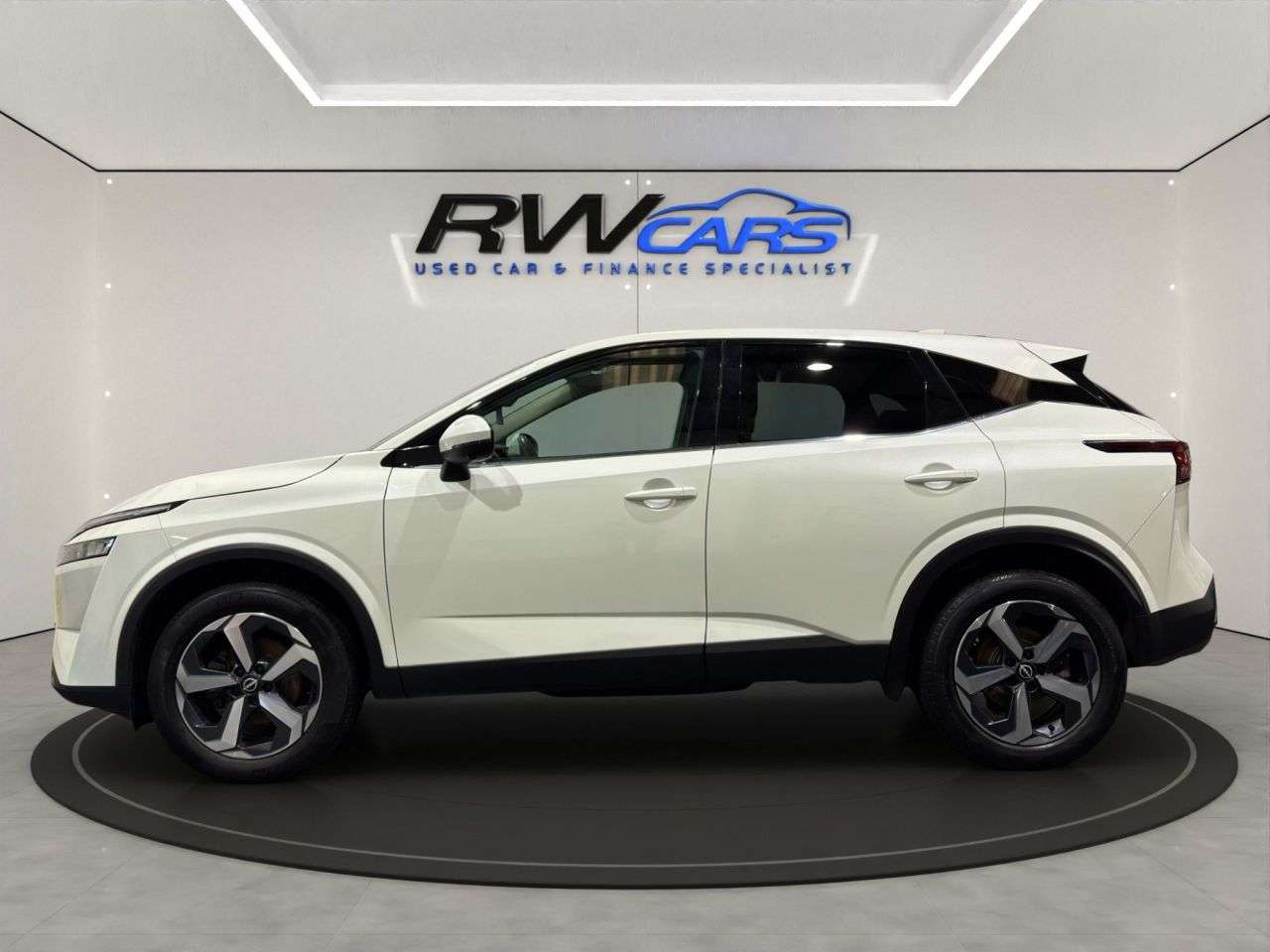 A 2022 NISSAN QASHQAI 1.3 DIG-T MHEV N-Connecta SUV 5dr Petrol Hybrid Manual Euro 6 (s/s) (140 ps A 2022 NISSAN QASHQAI 1.3 DIG-T MHEV N-Connecta SUV 5dr Petrol Hybrid Manual Euro 6 (s/s) (140 ps