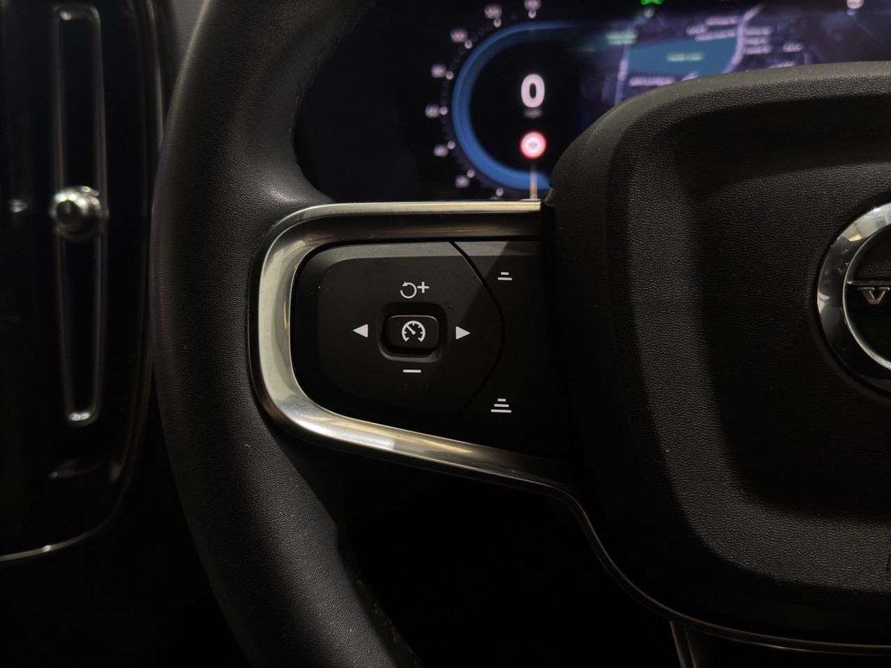 2022 VOLVO XC40 2022 VOLVO XC40