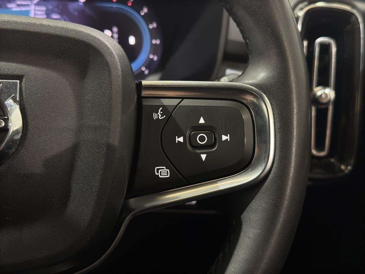 2022 VOLVO XC40 2022 VOLVO XC40