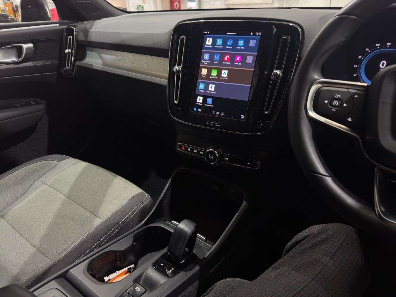 2022 VOLVO XC40 2022 VOLVO XC40