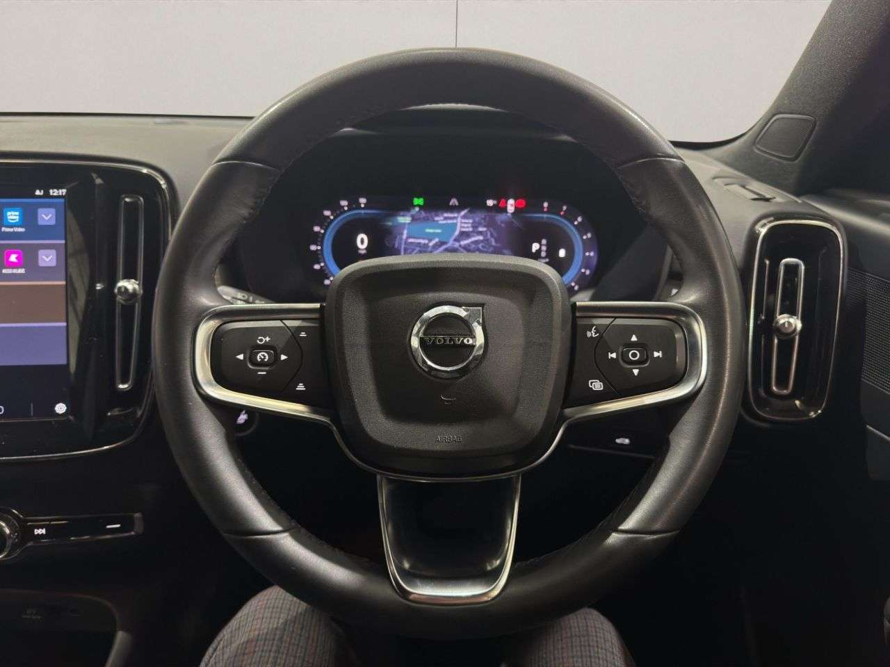 2022 VOLVO XC40 2022 VOLVO XC40