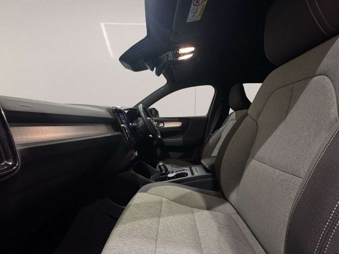 2022 VOLVO XC40 2022 VOLVO XC40