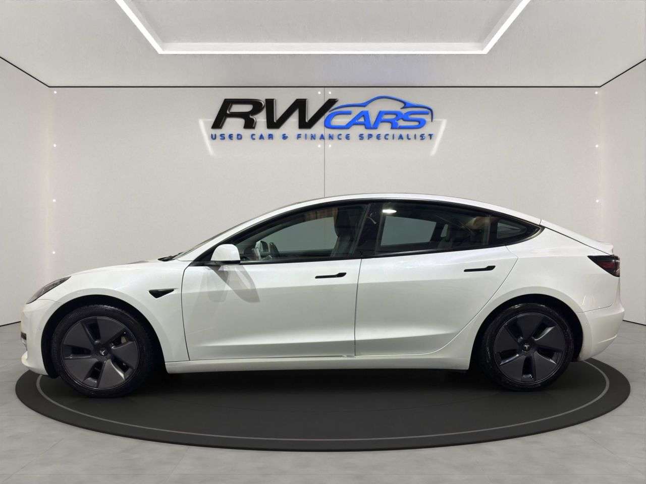 A 2021 TESLA MODEL 3 Standard Range Plus Saloon 4dr Electric Auto RWD (241 bhp) A 2021 TESLA MODEL 3 Standard Range Plus Saloon 4dr Electric Auto RWD (241 bhp)