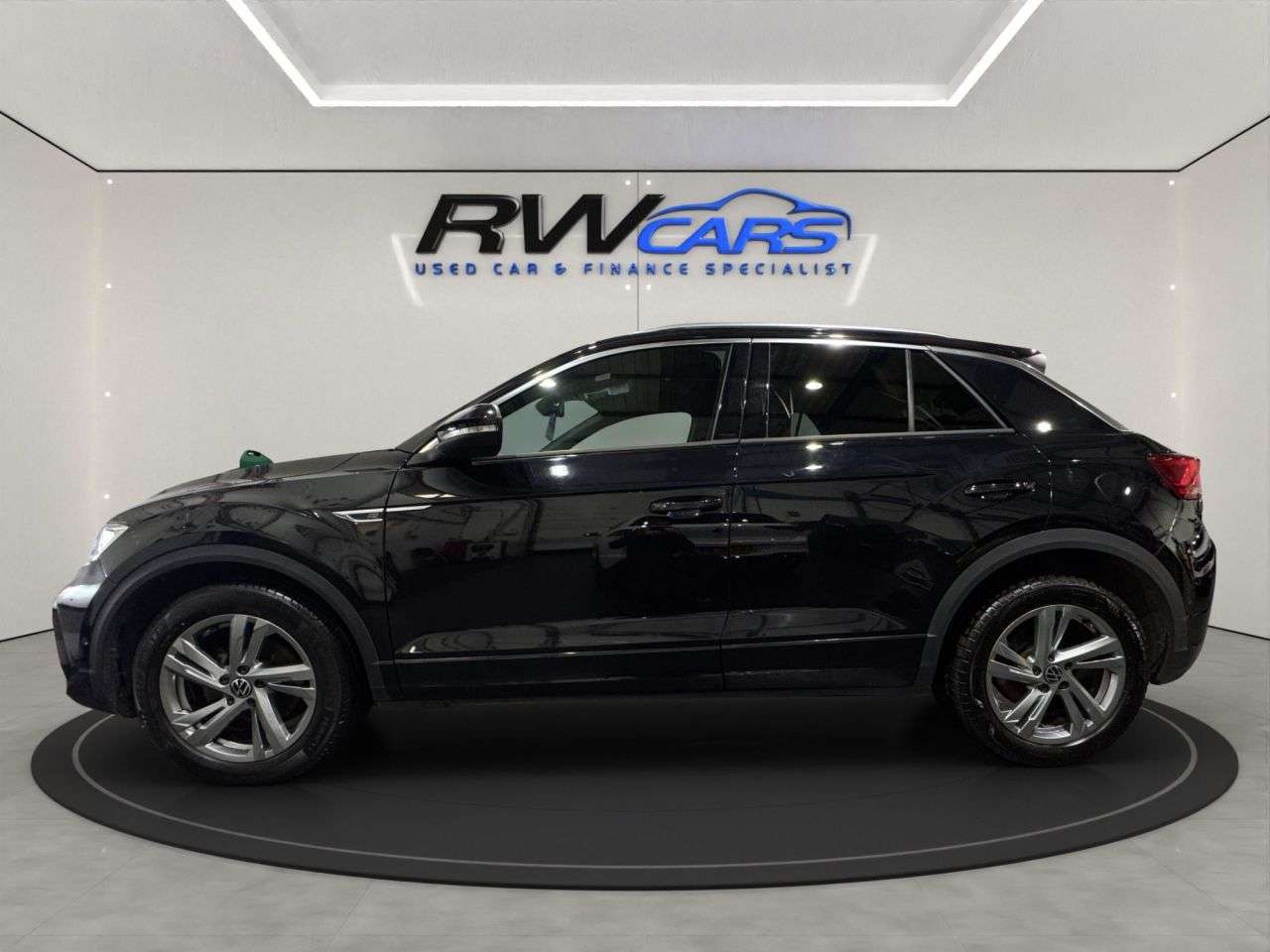 A 2022 VOLKSWAGEN T-ROC 1.5 TSI R-Line SUV 5dr Petrol DSG Euro 6 (s/s) (150 ps) A 2022 VOLKSWAGEN T-ROC 1.5 TSI R-Line SUV 5dr Petrol DSG Euro 6 (s/s) (150 ps)