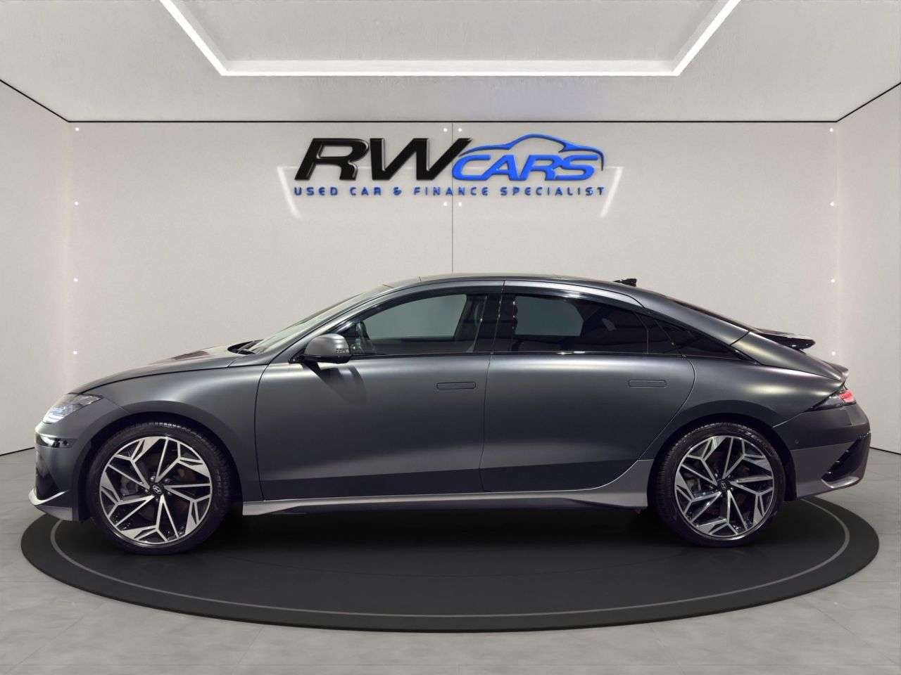 A 2024 HYUNDAI IONIQ 6 77.4kWh Premium Saloon 4dr Electric Auto (228 ps) A 2024 HYUNDAI IONIQ 6 77.4kWh Premium Saloon 4dr Electric Auto (228 ps)