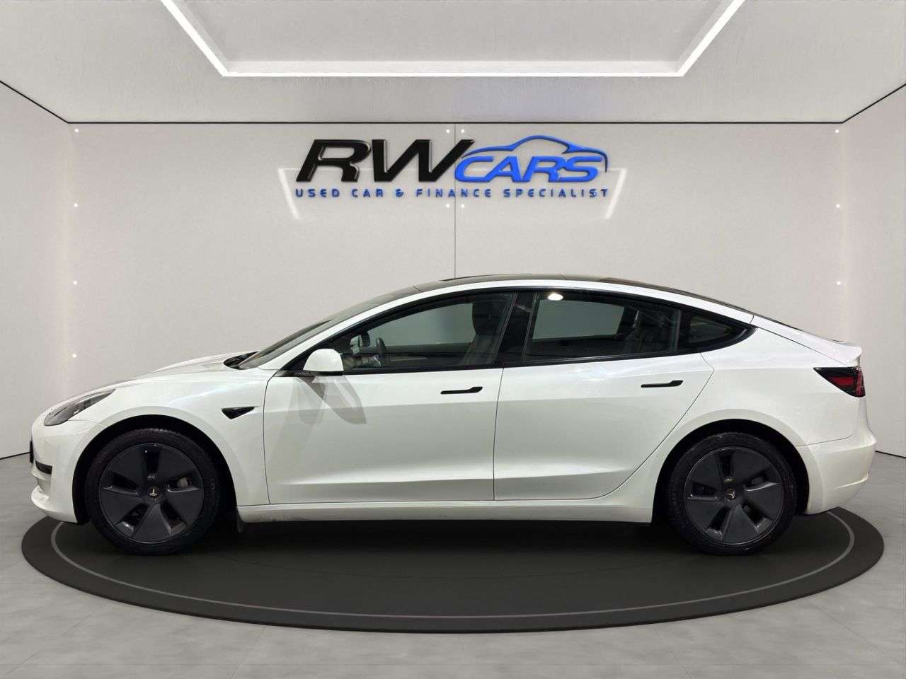 A 2021 TESLA MODEL 3 Standard Range Plus Saloon 4dr Electric Auto RWD (241 bhp) A 2021 TESLA MODEL 3 Standard Range Plus Saloon 4dr Electric Auto RWD (241 bhp)