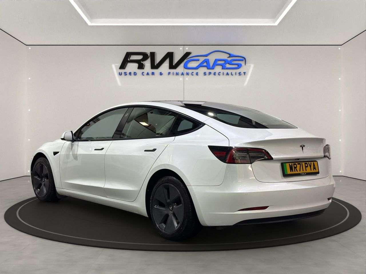 A 2021 TESLA MODEL 3 Standard Range Plus Saloon 4dr Electric Auto RWD (241 bhp) A 2021 TESLA MODEL 3 Standard Range Plus Saloon 4dr Electric Auto RWD (241 bhp)