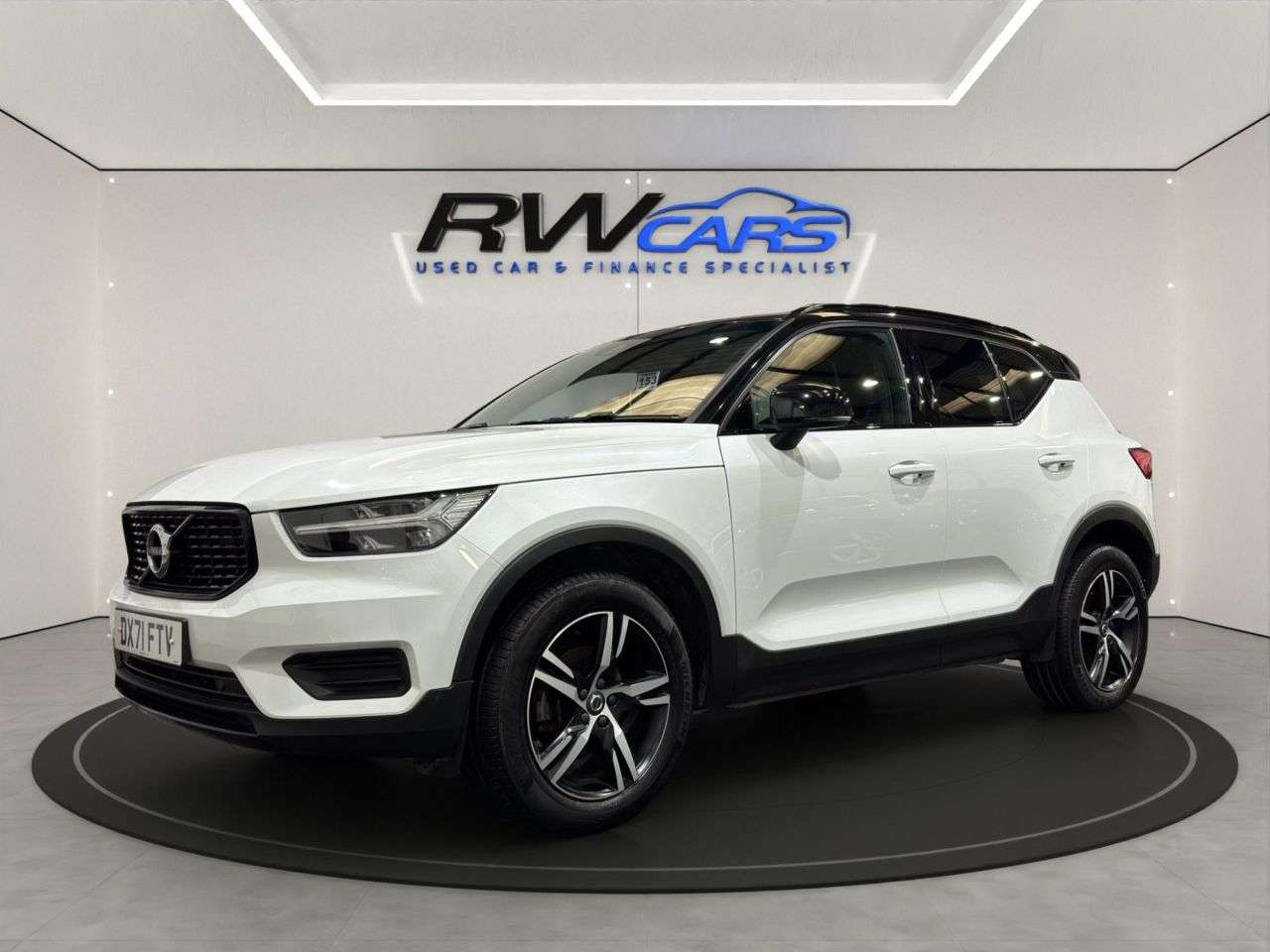 A 2021 VOLVO XC40 1.5 T3 R-Design SUV 5dr Petrol Manual Euro 6 (s/s) (163 ps) A 2021 VOLVO XC40 1.5 T3 R-Design SUV 5dr Petrol Manual Euro 6 (s/s) (163 ps)