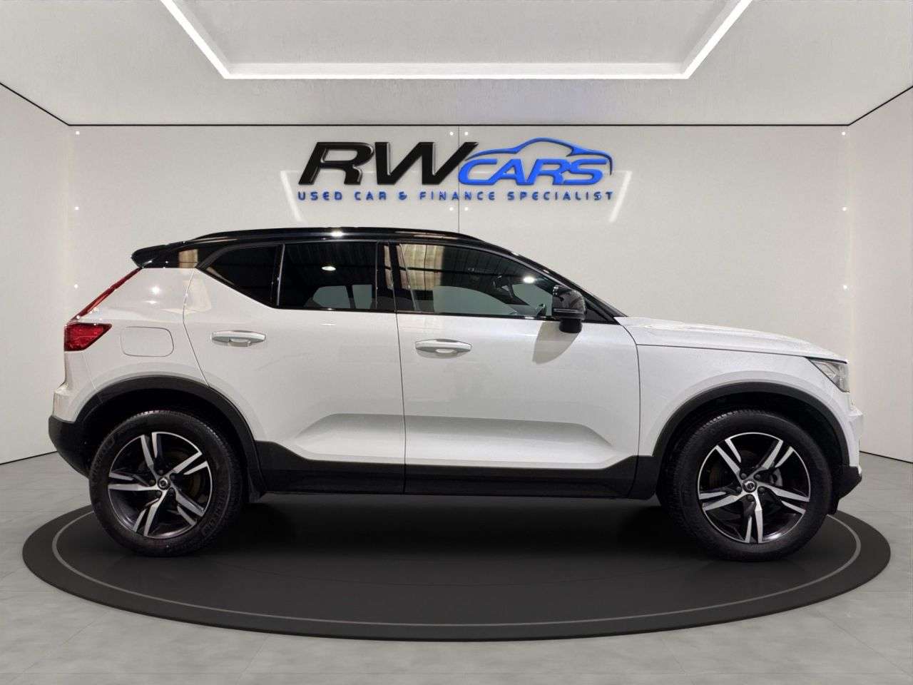 2021 VOLVO XC40 2021 VOLVO XC40
