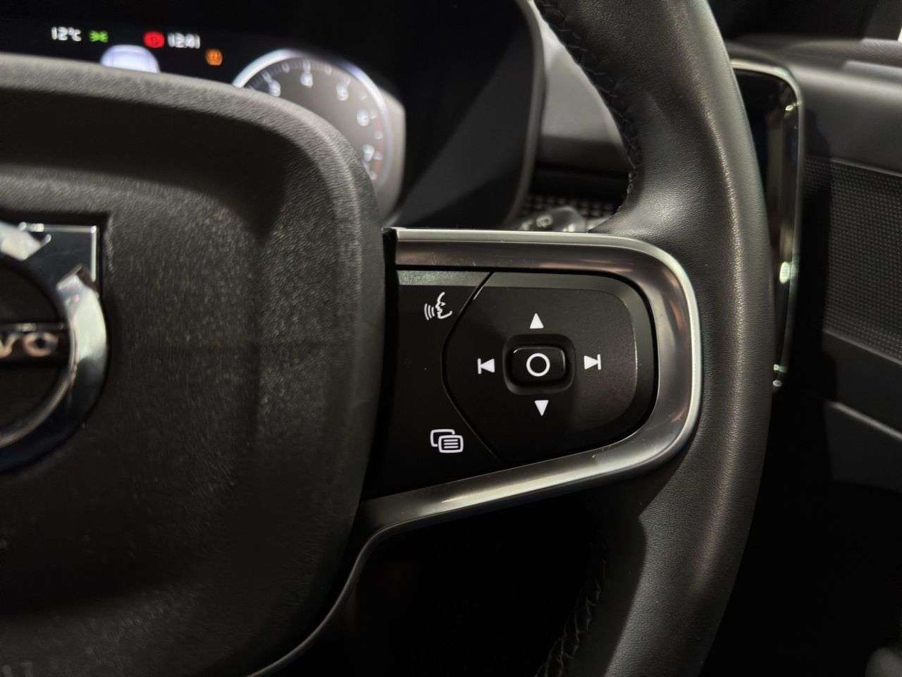 2021 VOLVO XC40 2021 VOLVO XC40