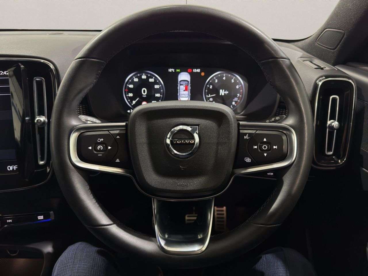 2021 VOLVO XC40 2021 VOLVO XC40