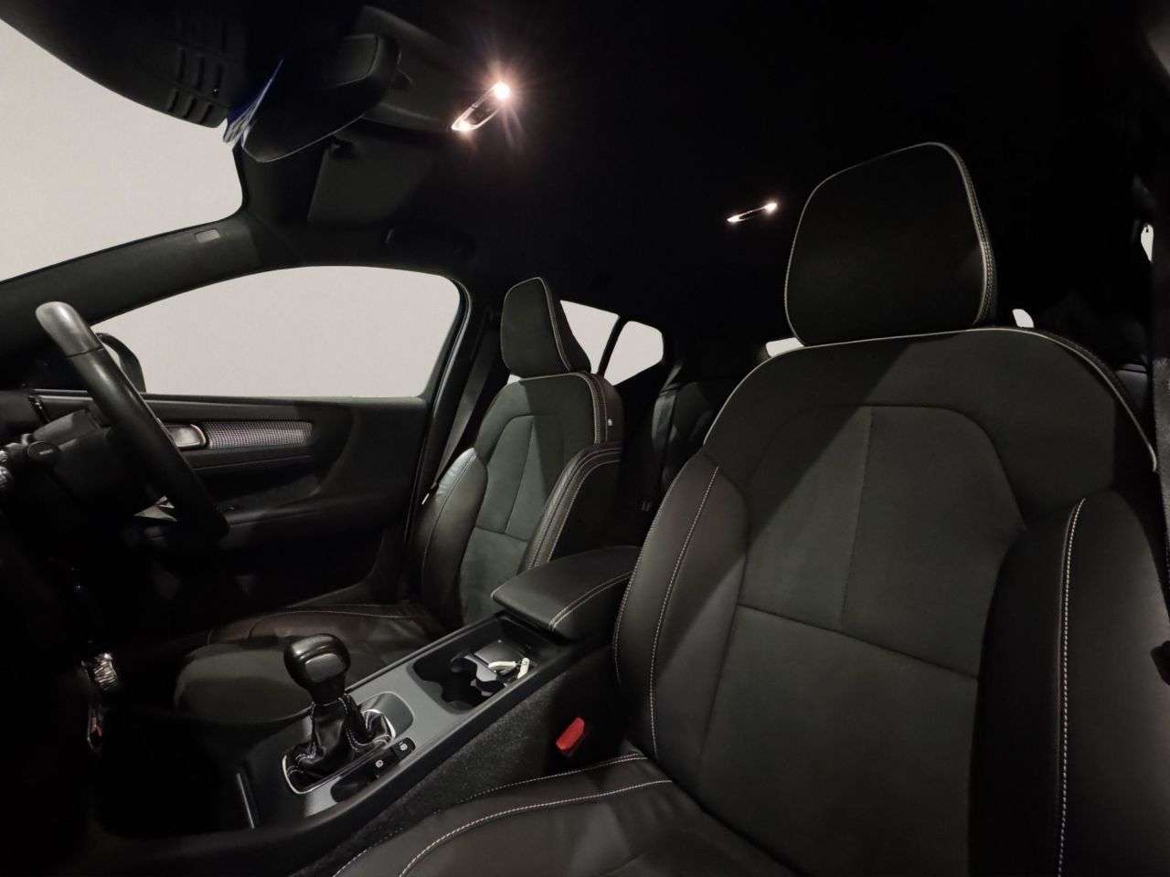 2021 VOLVO XC40 2021 VOLVO XC40