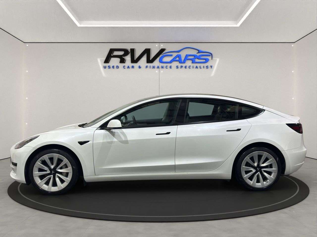 A 2022 TESLA MODEL 3 Standard Range Plus Saloon 4dr Electric Auto RWD (241 bhp) A 2022 TESLA MODEL 3 Standard Range Plus Saloon 4dr Electric Auto RWD (241 bhp)