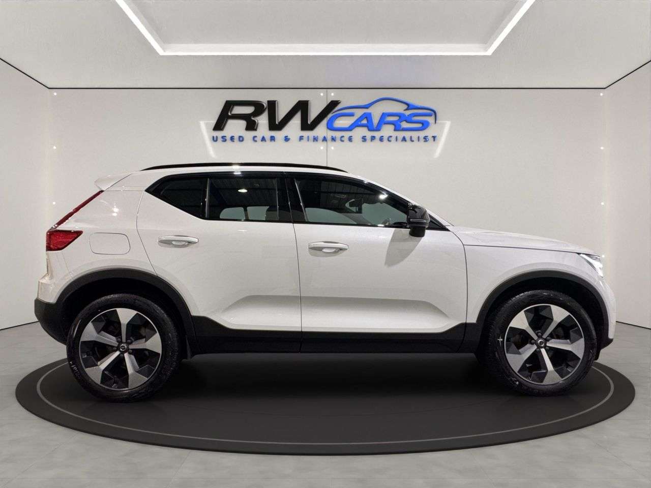 2024 VOLVO XC40 2024 VOLVO XC40
