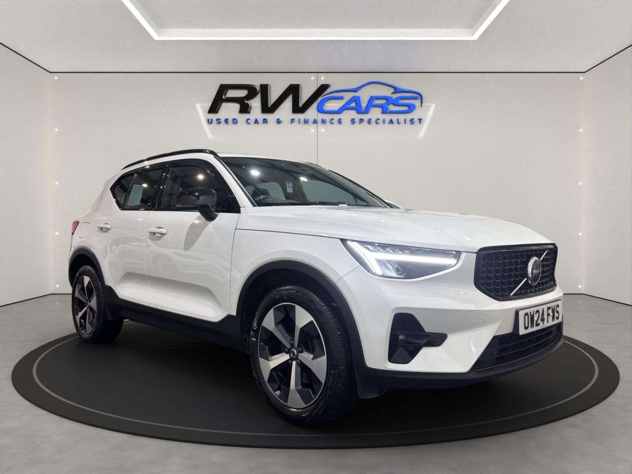 2024 VOLVO XC40 2024 VOLVO XC40